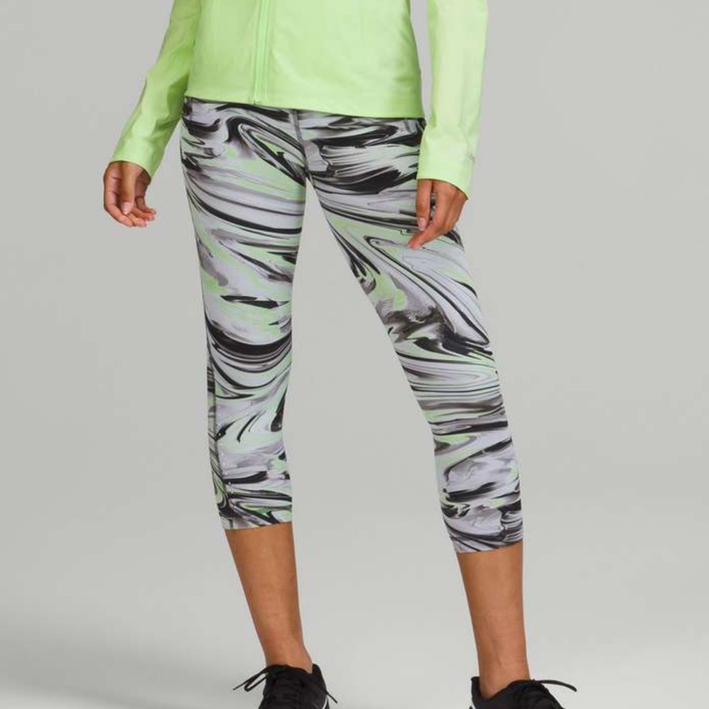 Lululemon  Fast & Free HR Tight 25” size 2